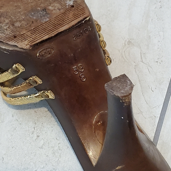 Bakers gold strappy distressed heels size 8 90s Y2K - Picture 6 of 6
